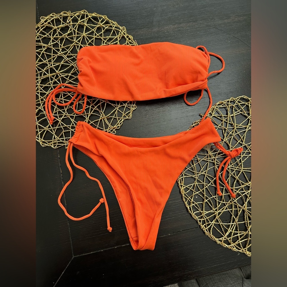 Qlarnaweer Women’s Swimsuit Strapless Bandeau Bikini Set 2 Piece NWOT - Picture 6 of 7